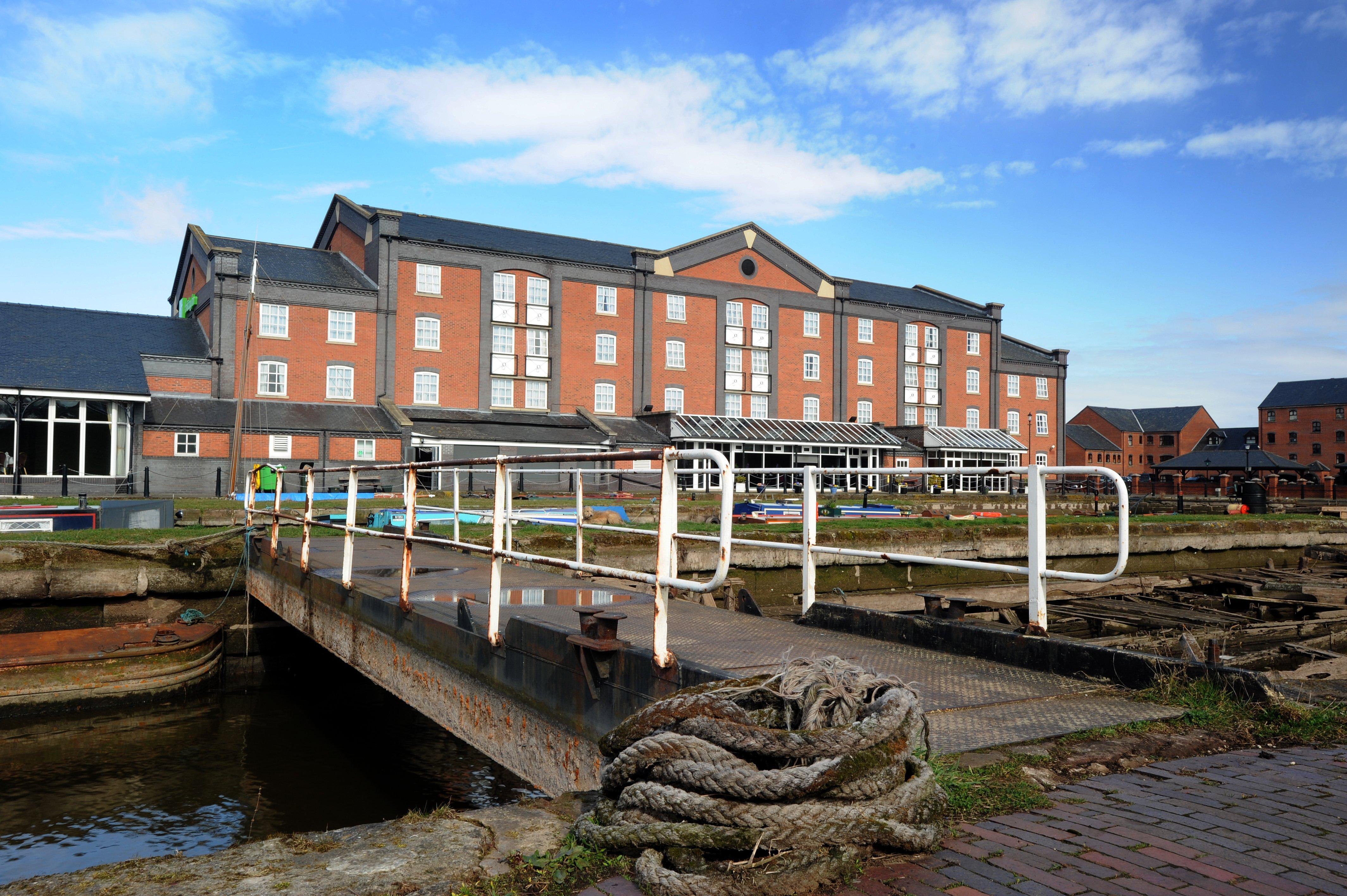 Holiday Inn Ellesmere Port/Cheshire Oaks By Ihg Ngoại thất bức ảnh
