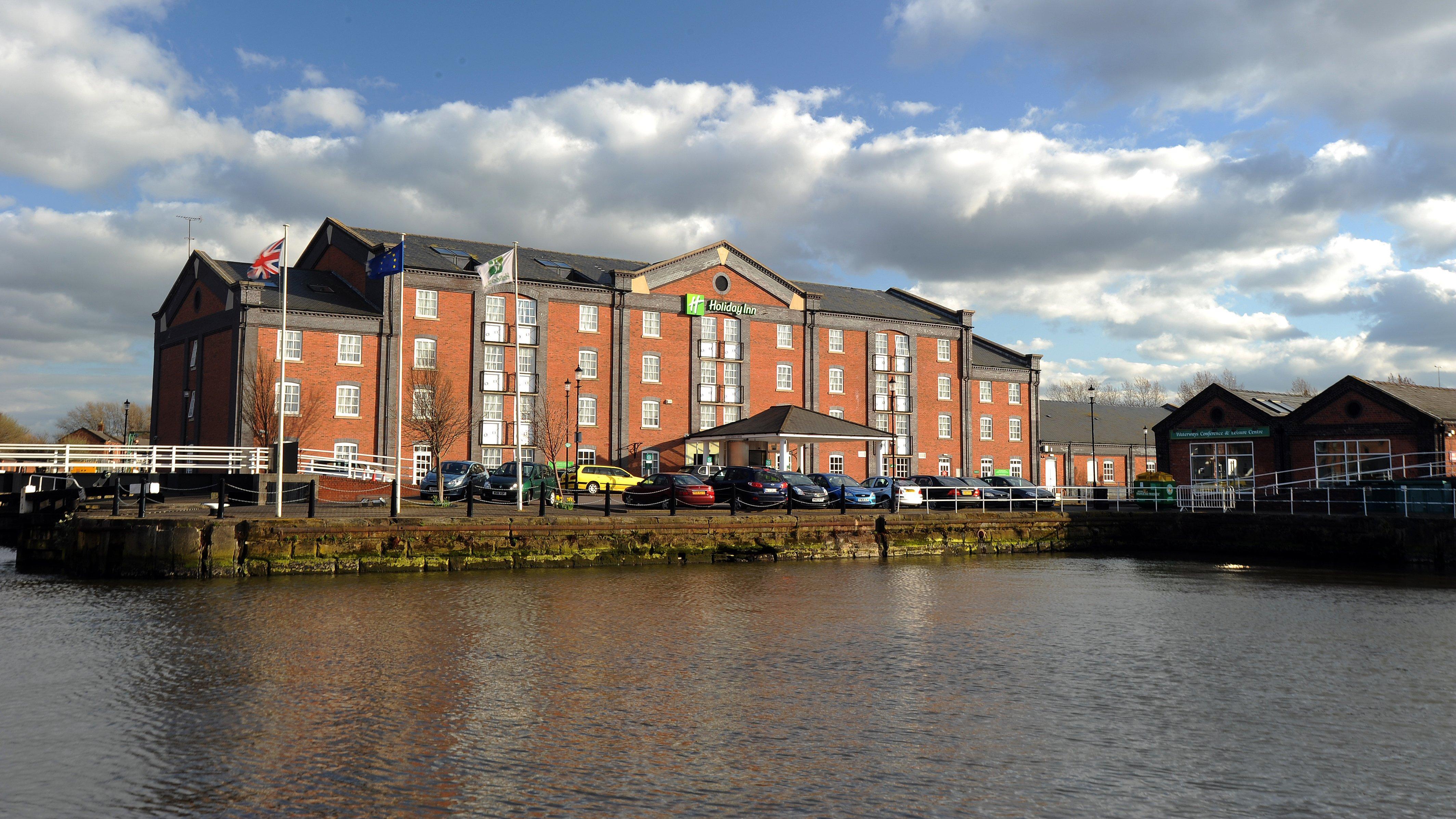 Holiday Inn Ellesmere Port/Cheshire Oaks By Ihg Ngoại thất bức ảnh