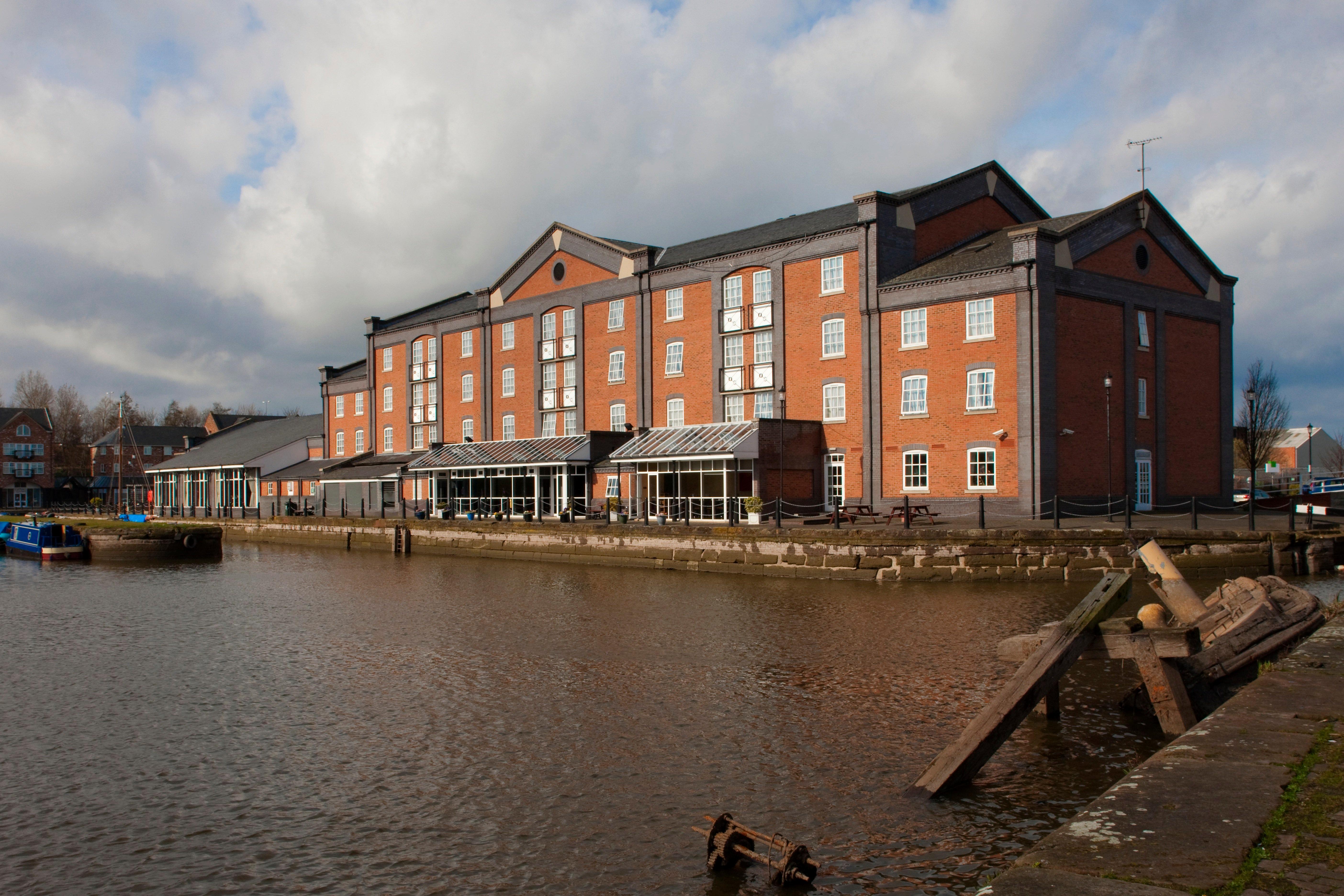 Holiday Inn Ellesmere Port/Cheshire Oaks By Ihg Ngoại thất bức ảnh