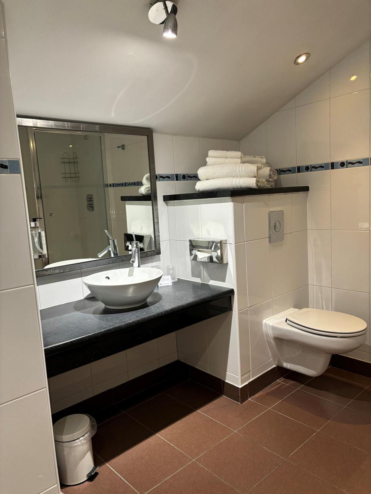 Holiday Inn Ellesmere Port/Cheshire Oaks By Ihg Ngoại thất bức ảnh