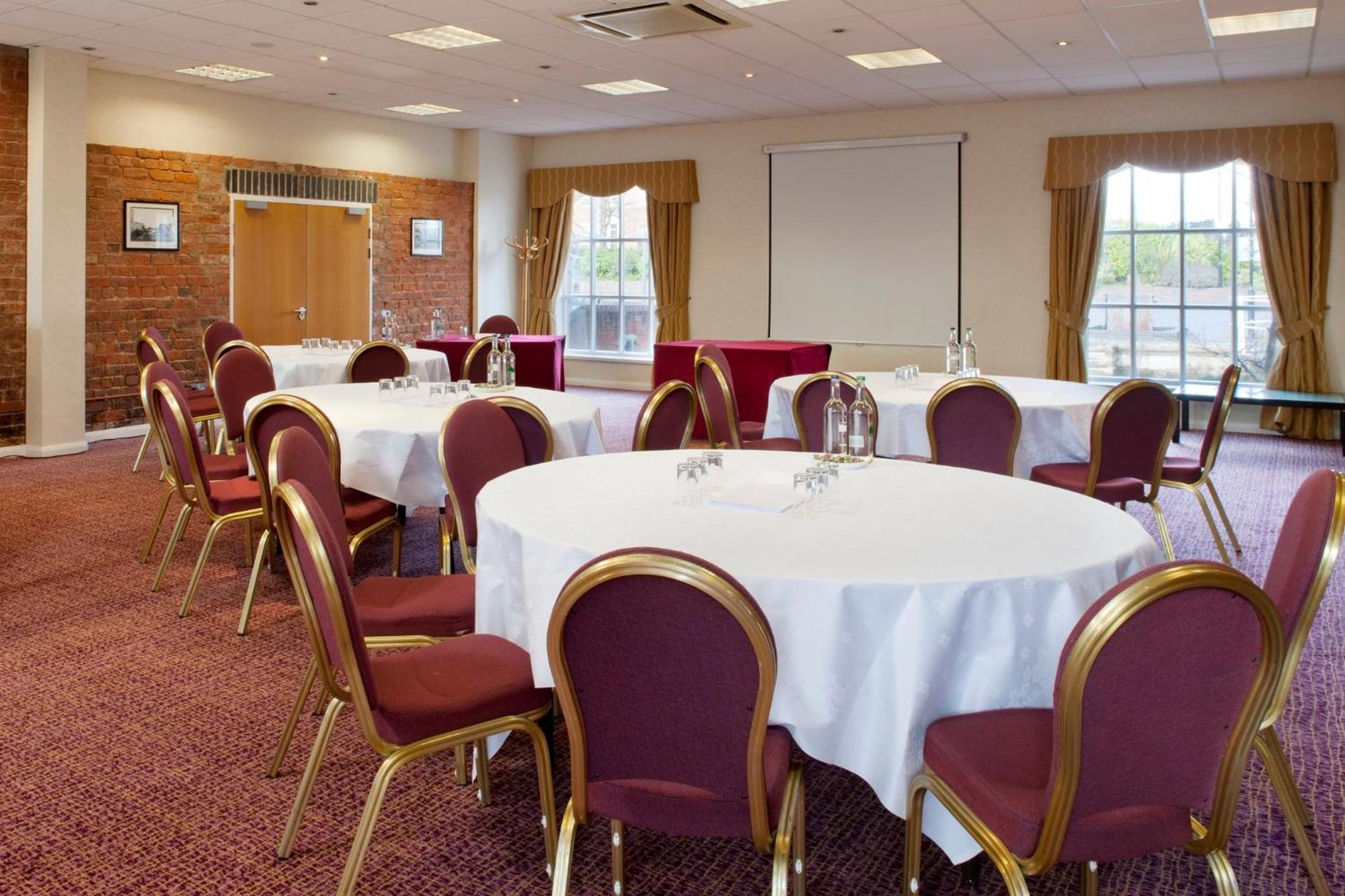 Holiday Inn Ellesmere Port/Cheshire Oaks By Ihg Ngoại thất bức ảnh