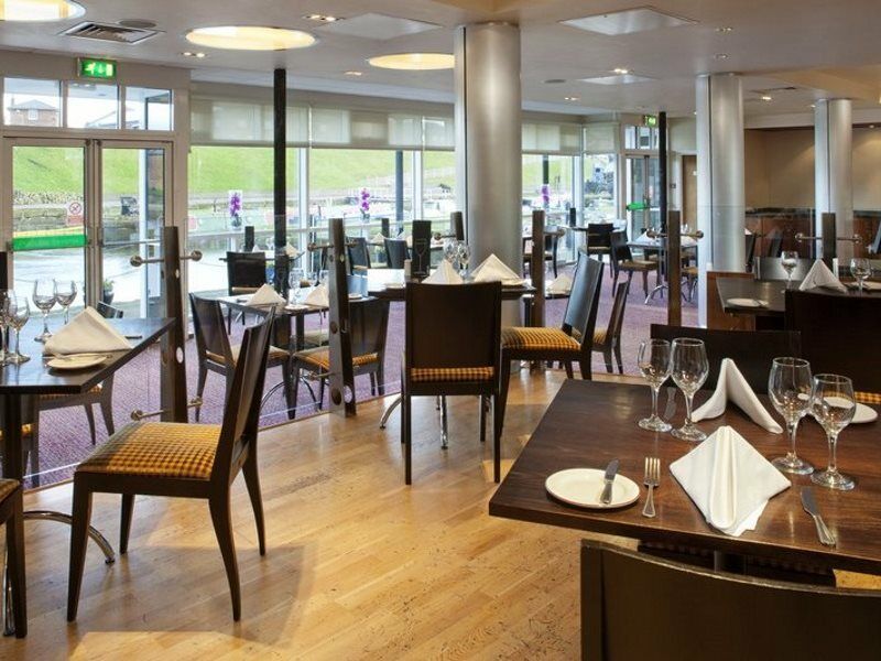 Holiday Inn Ellesmere Port/Cheshire Oaks By Ihg Ngoại thất bức ảnh