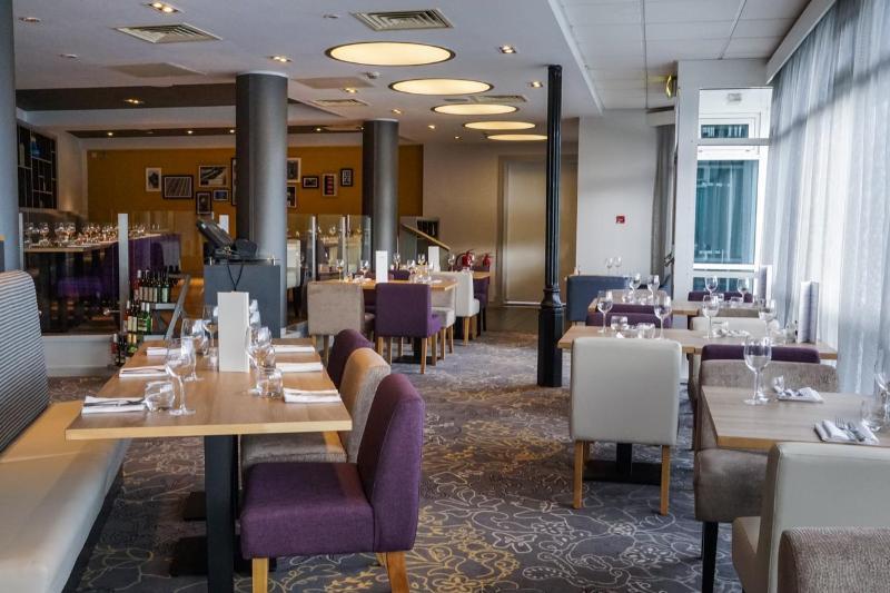 Holiday Inn Ellesmere Port/Cheshire Oaks By Ihg Ngoại thất bức ảnh